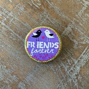 "Friends forever" Round Button Pin